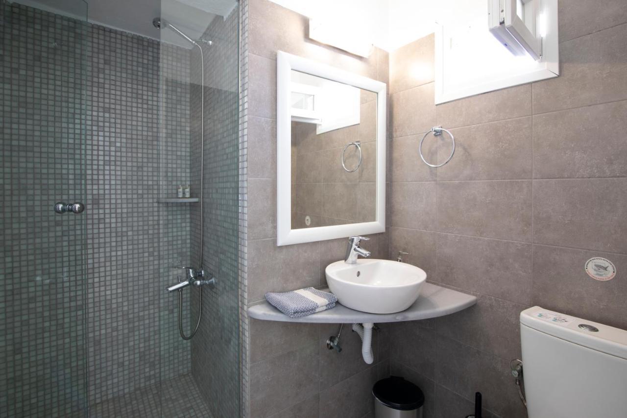 Отель Evas House Тира Экстерьер фото